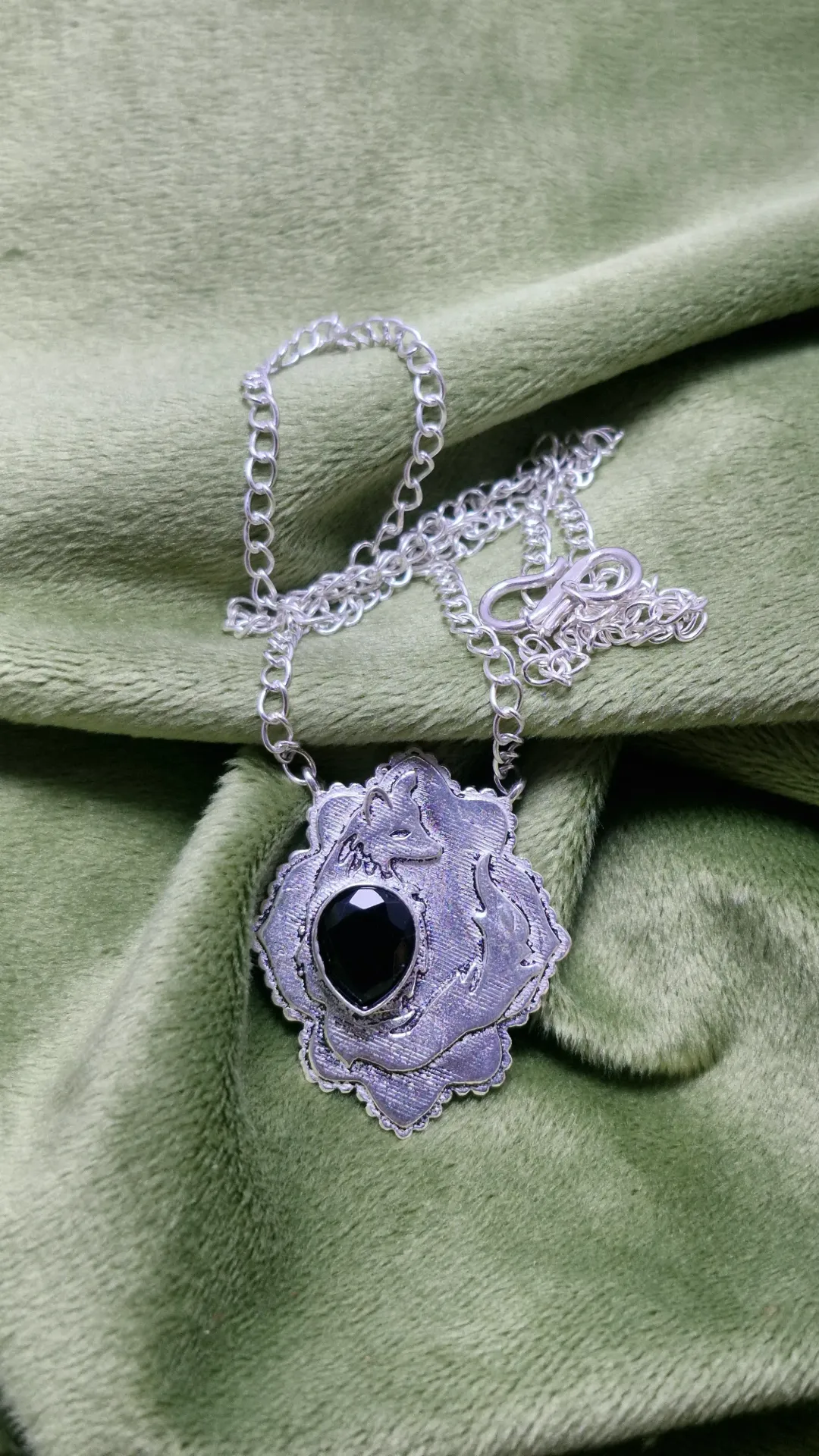 Onyx pendant (black)