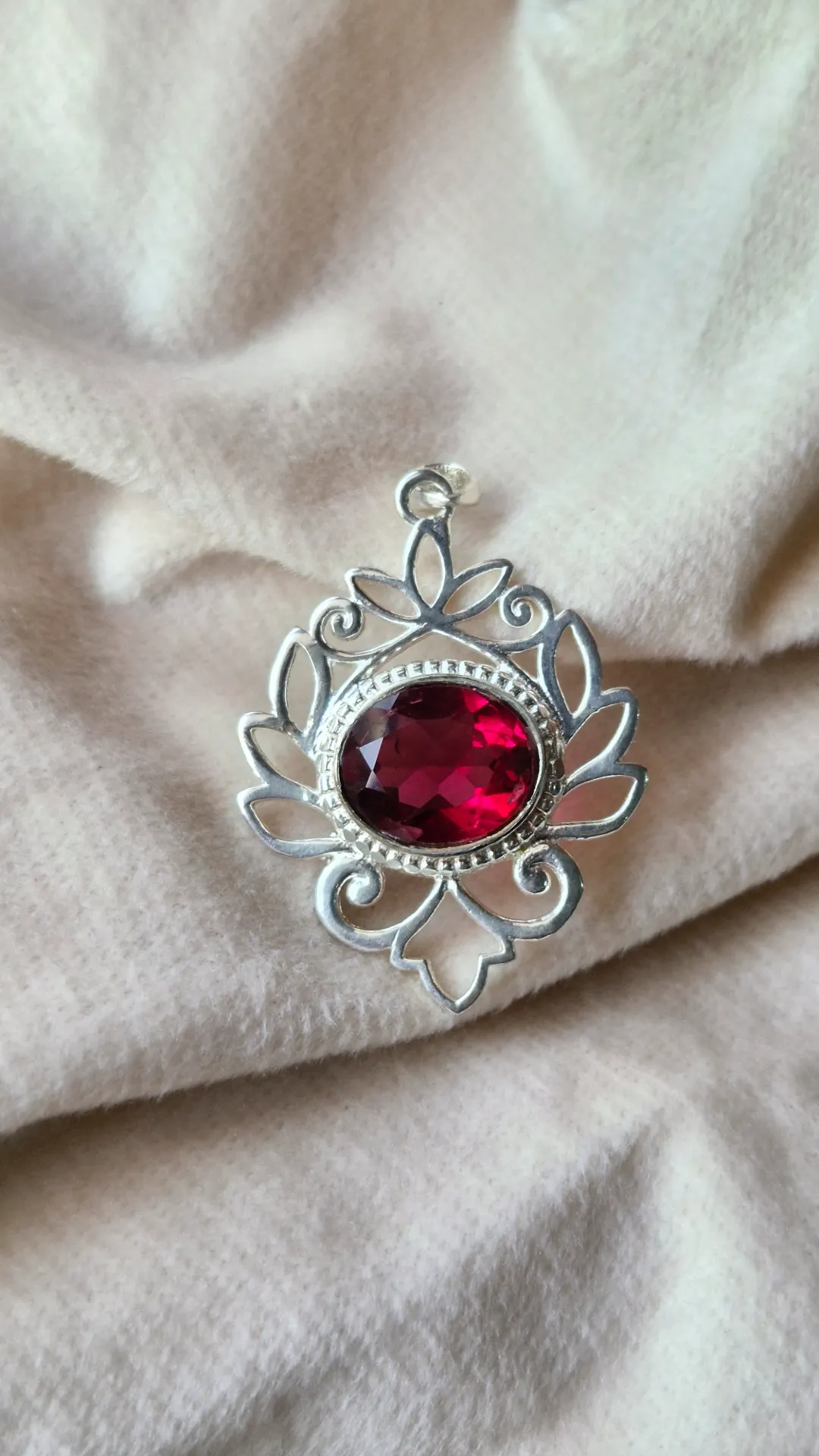 Floral-inspired design pendant
